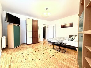 Iron/ironing board, WiFi, bed sheets - Kilińskiego Urban Apartment (Wrocław)