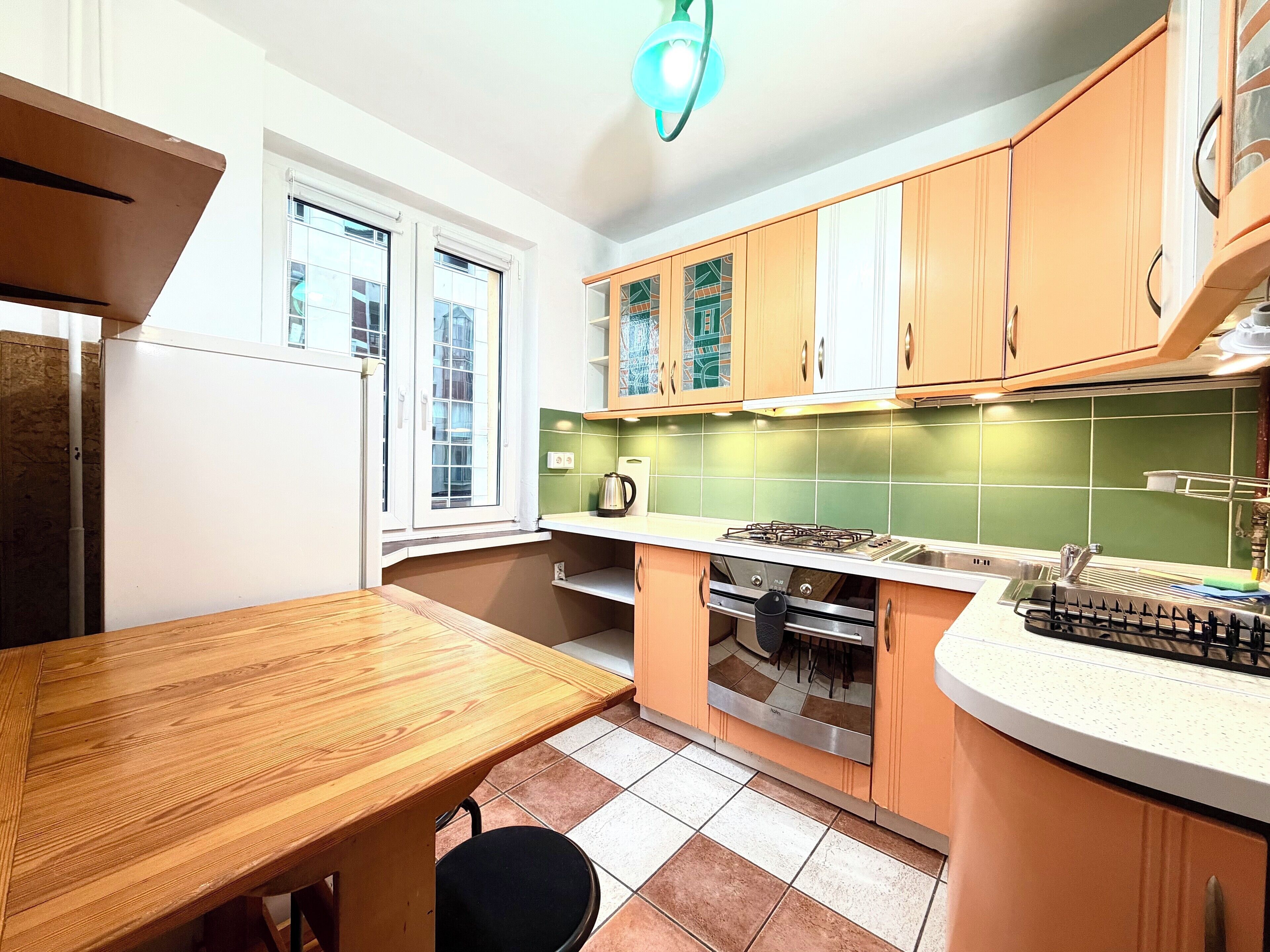 Een koelkast, een oven, een kookplaat