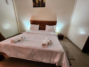 6 soverom, strykejern/-brett, internettilgang og sengetøy