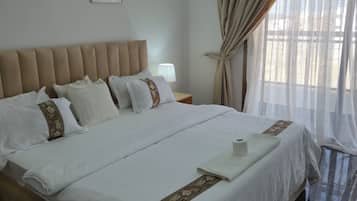 6 bedrooms, iron/ironing board, Internet, bed sheets