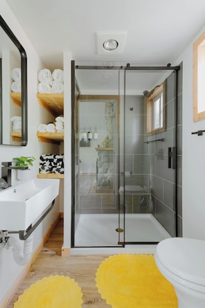 Bathroom - Holly Hideout (Gold Bar)