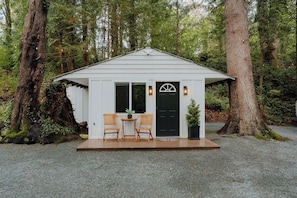 Exterior - Holly Hideout (Gold Bar)