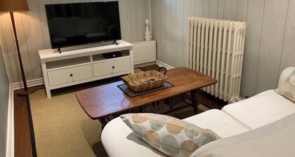 Spacious 1 Bedroom Suite on Subway Line!