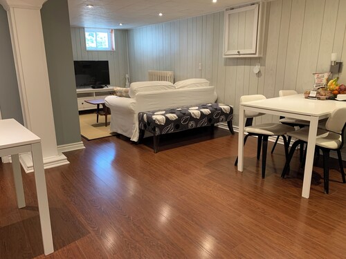 Spacious 1 Bedroom Suite on Subway Line!