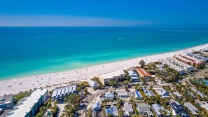 Beach nearby - Barefoot Energy: Across the street from Gulf! Rooftop Deck Pool & Spa by Anna Maria Life (Holmes Beach)