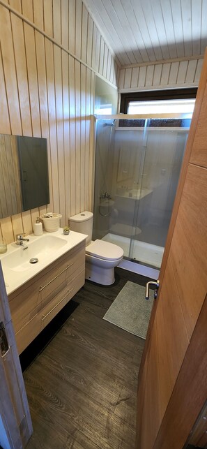 Dusche, Handtücher, Seife, Toilettenpapier