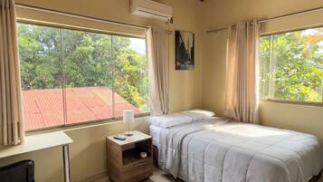 4 chambres, fer et planche à repasser, Wi-Fi gratuit, draps fournis