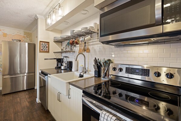 Fridge, microwave, oven, stovetop