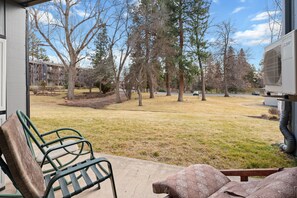 Property grounds - Wall Street Wander - Steps to Downtown & River (Bend)