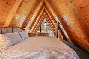 2 bedrooms, free WiFi, bed sheets - The Highpoint A-Frame - Close to Lake/Village, Fireplace, Smart TV, Hammock, BBQ (Big Bear Lake)