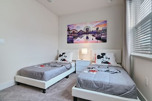 4 habitaciones, tabla de planchar con plancha, wifi y ropa de cama 