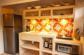 Kogeplade, køkkentøj/tallerkener/redskaber