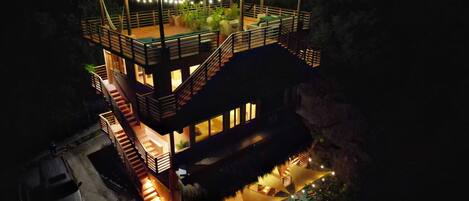 Façade de l’hébergement - soirée/nuit