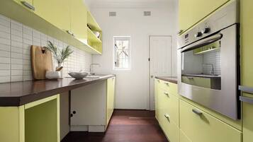 Coffee/tea maker, fridge, microwave, oven