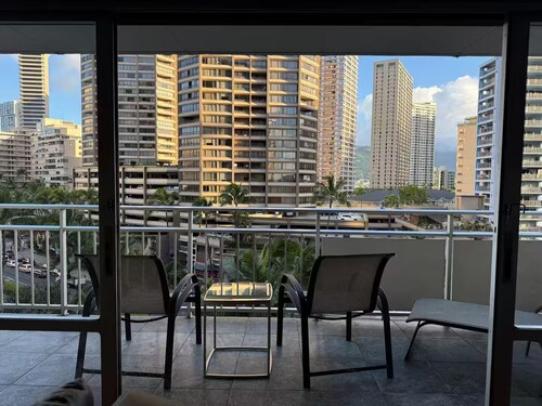 Enjoyable 1-bedroom condo with AC in charming Honolulu