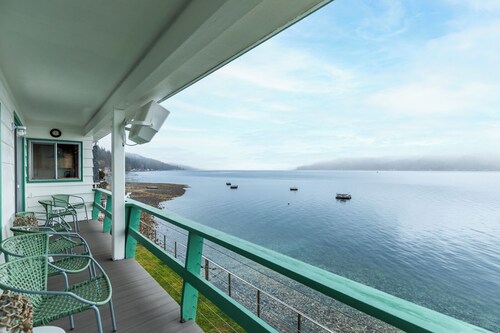 Hood Canal Beach House Hot Tub Kayaks Paddleboards