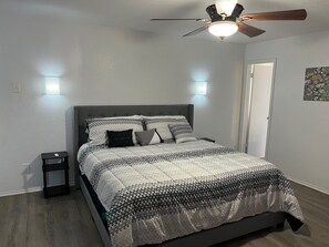 4 bedrooms, iron/ironing board, WiFi, bed sheets - Recently renovated, spacious 4-bedroom house in Broken Arrow (Broken Arrow)