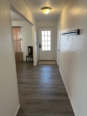 Interior - Recently renovated, spacious 4-bedroom house in Broken Arrow (Broken Arrow)