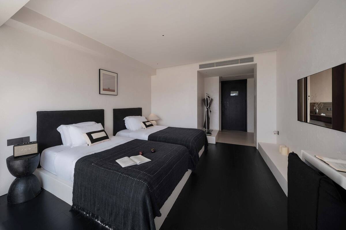 Romantisches Zweibettzimmer, Balkon, Seeblick | Schallisolierte Zimmer, kostenloses WLAN, individuell dekoriert
