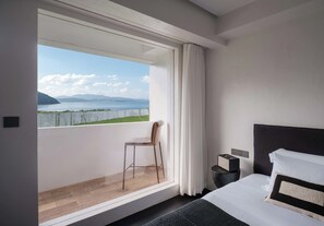 Romantic Twin Room, Balcony, Lake View | Balcony - Fuxian Lake Su Qing Qingzhou Cliff Hotel (Yuxi)