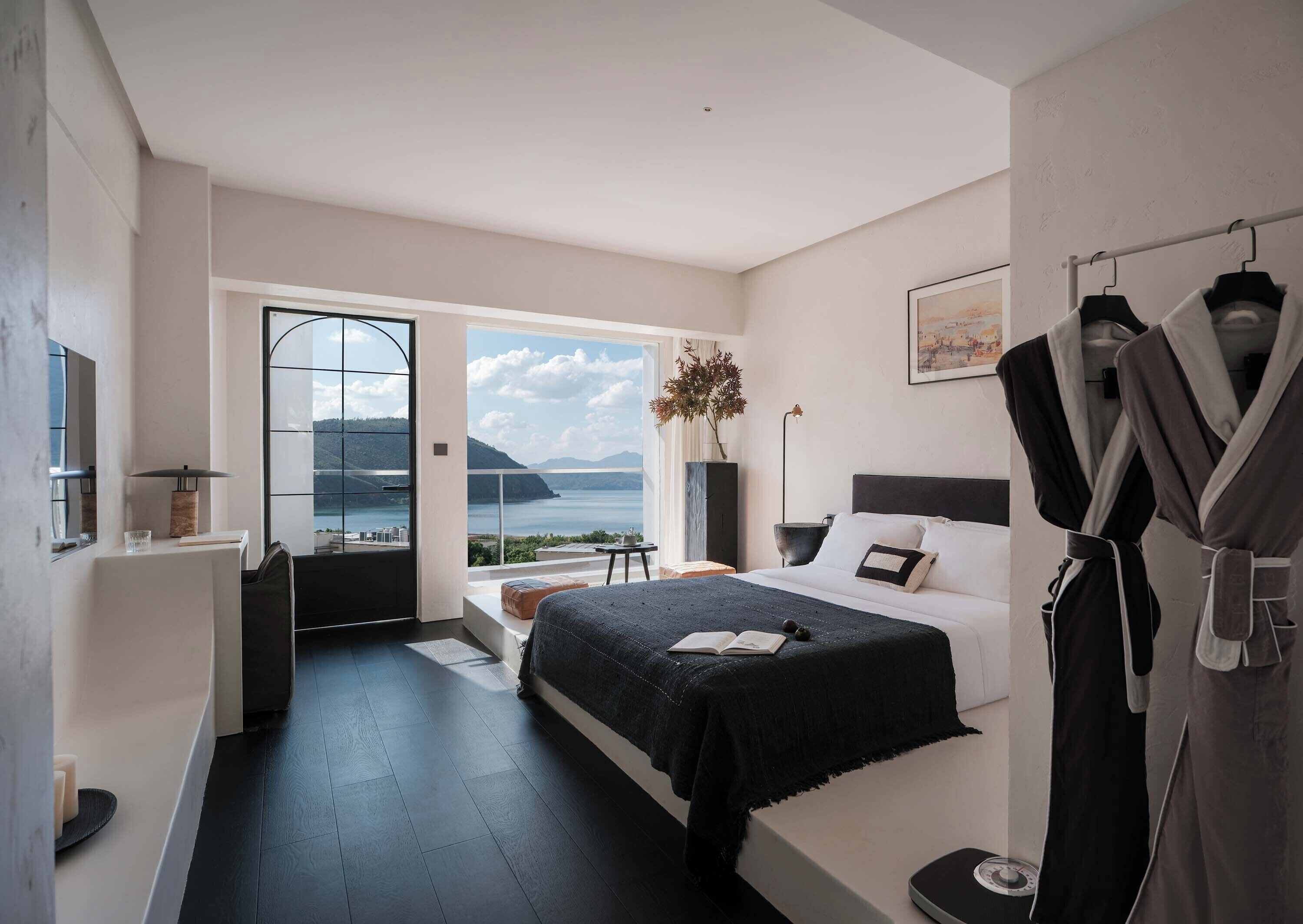 Habitación Signature doble, balcón, vistas al lago | Decoración individual, mobiliario individual, wifi gratis