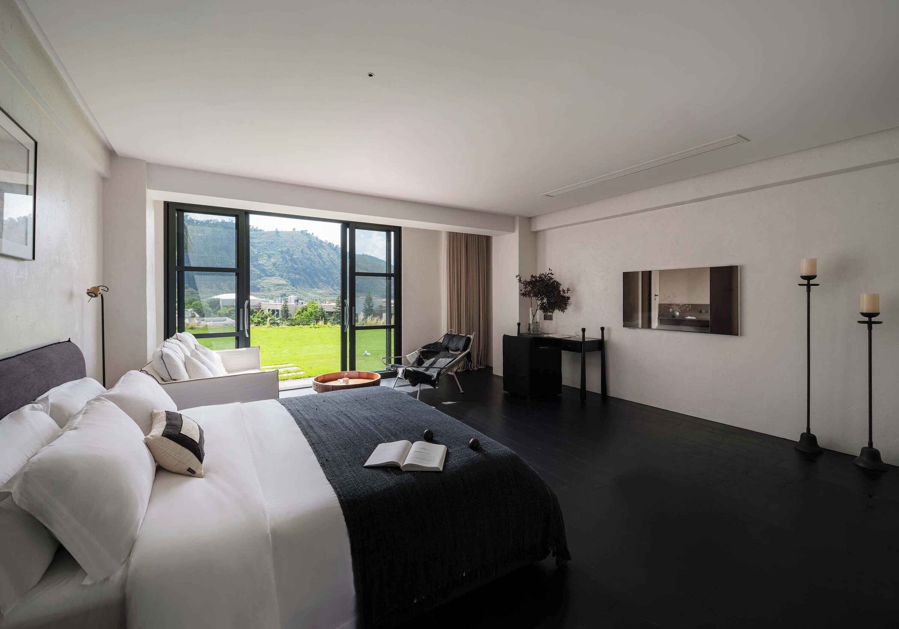 Classic Double Room, Balcony, Lake View