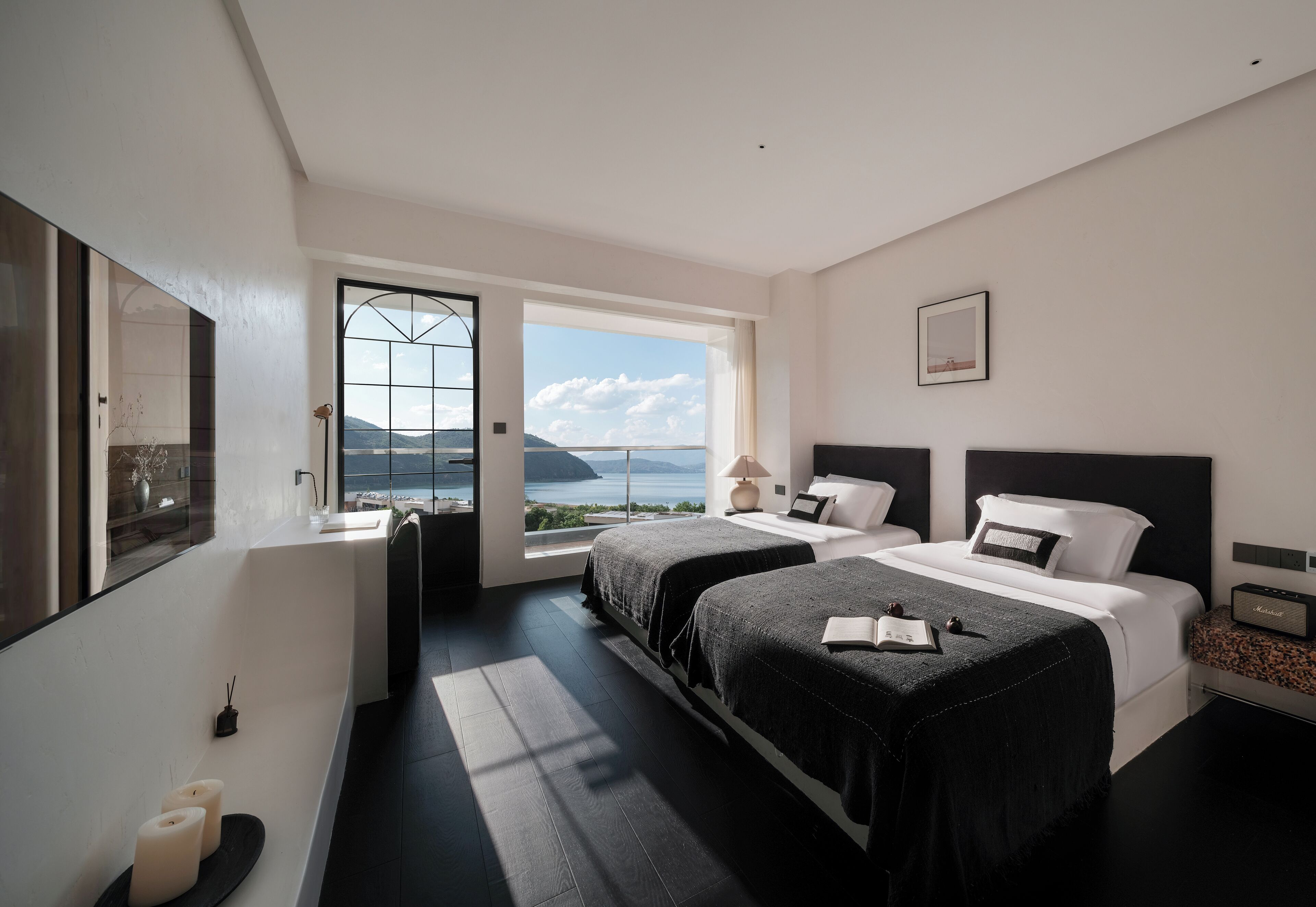 Signature Twin Room, Balcony, Lake View