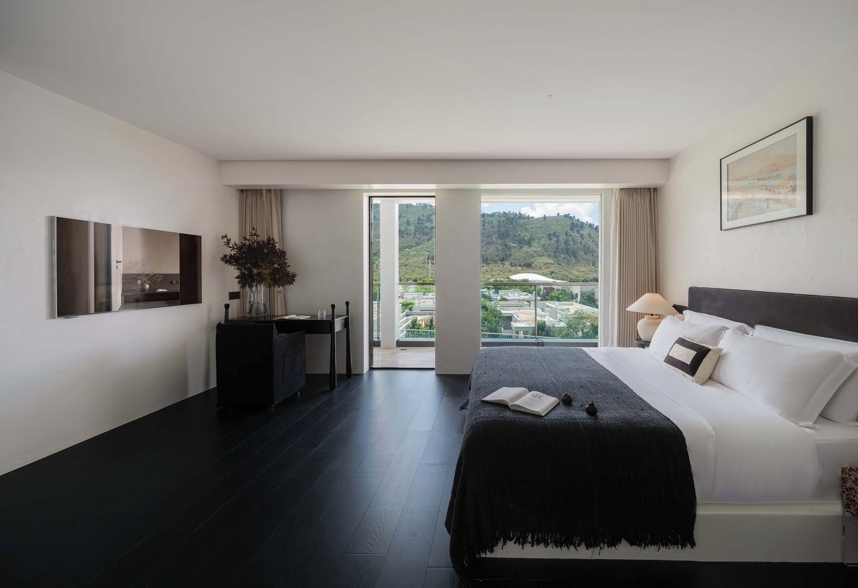 Individually decorated, individually furnished, free WiFi