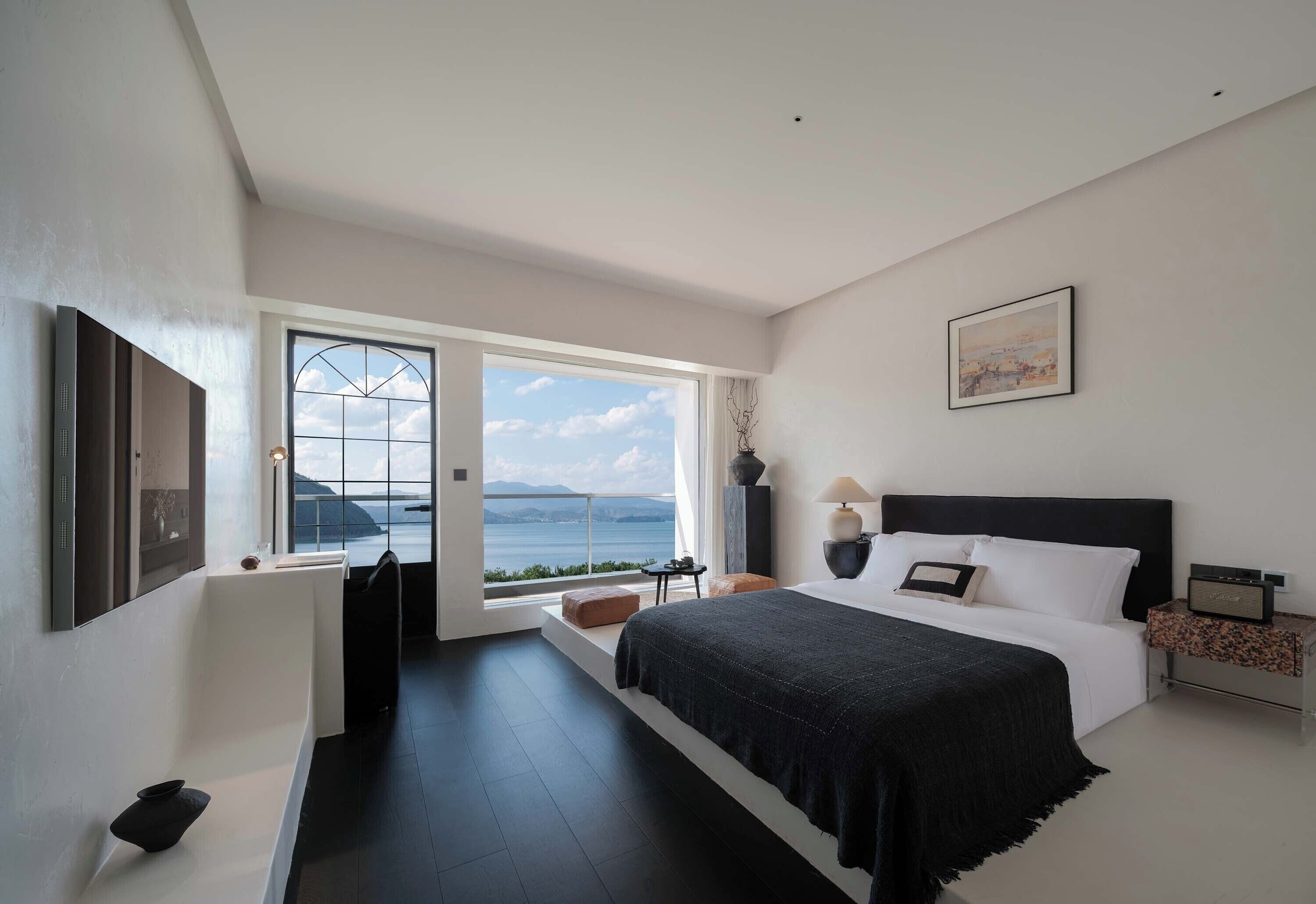 Senior Double Room, Balcony, Lake View