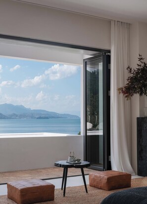 Superior Suite, Balcony, Pool View | Balcony - Fuxian Lake Su Qing Qingzhou Cliff Hotel (Yuxi)