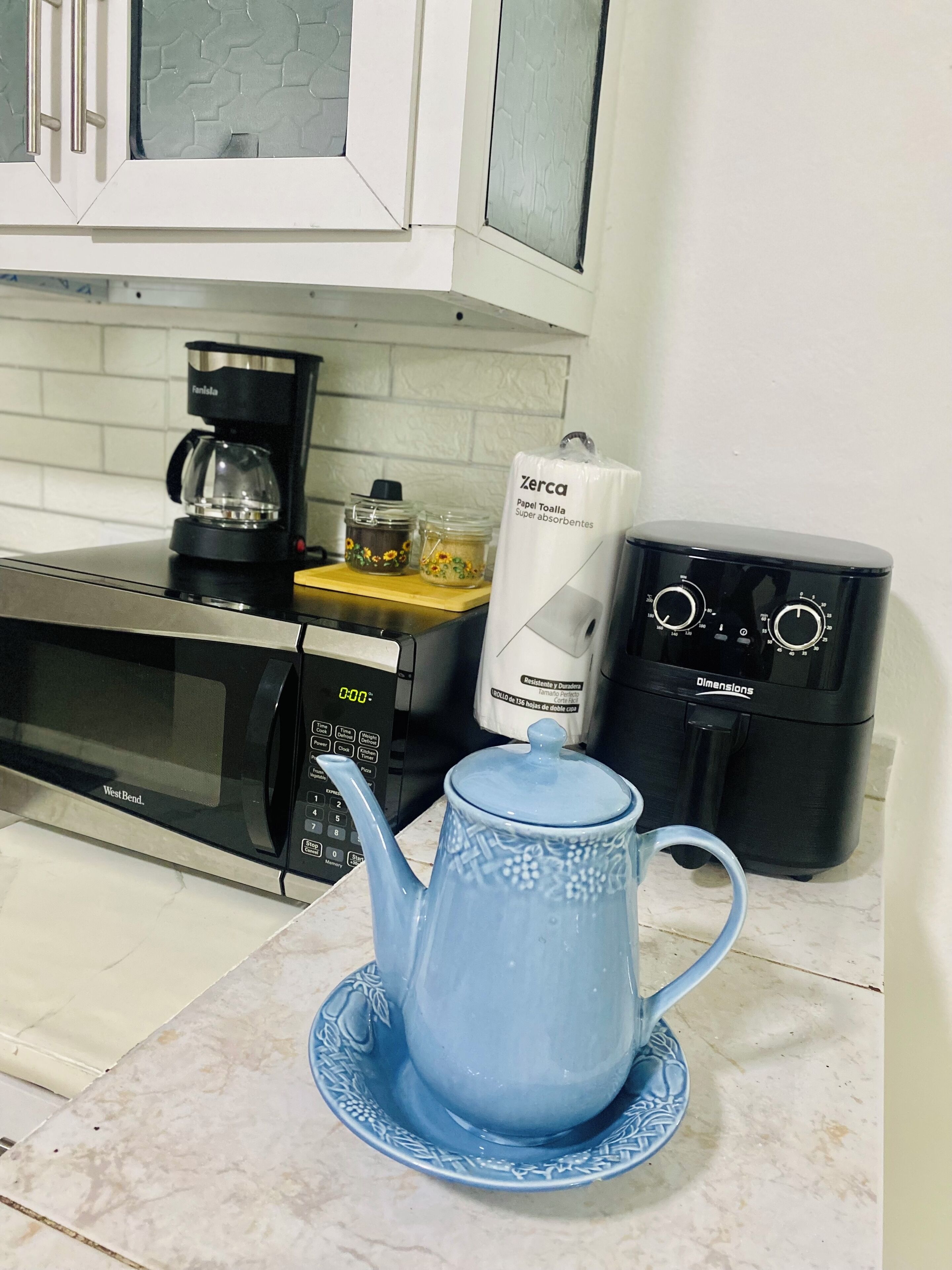 Oven, cookware/dishes/utensils, dining tables, kitchen islands