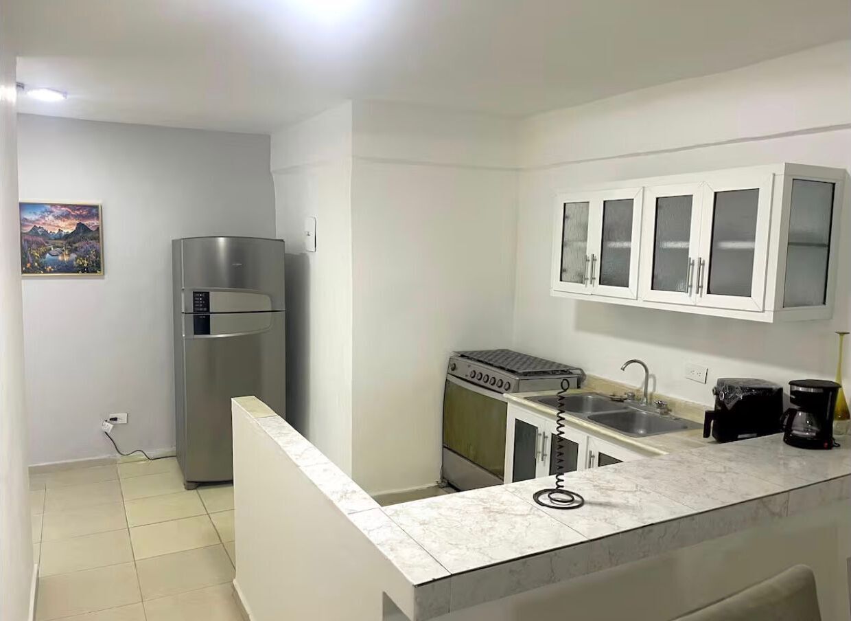 焗爐、廚房用具/餐具/器皿、餐桌、廚房中島