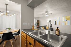 Interior - . Luxury Hyde Park 1-Bedroom | Pool Access • Sleeps 4 (Austin)