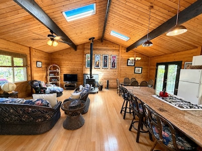 Beautiful Volcano Getaway With Hot Tub Near National Park