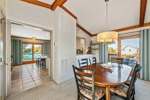Dining - Spacious Duck Beach Home - Walk to Beach, Shops & Restaurants (Kitty Hawk)