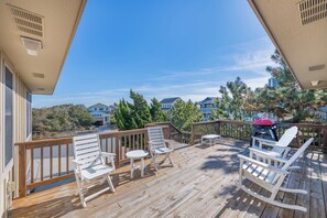 Property grounds - Spacious Duck Beach Home - Walk to Beach, Shops & Restaurants (Kitty Hawk)