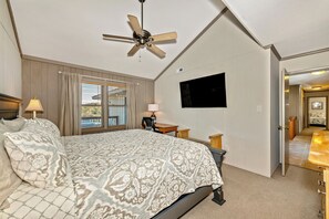4 bedrooms, iron/ironing board, WiFi, bed sheets - Spacious Duck Beach Home - Walk to Beach, Shops & Restaurants (Kitty Hawk)