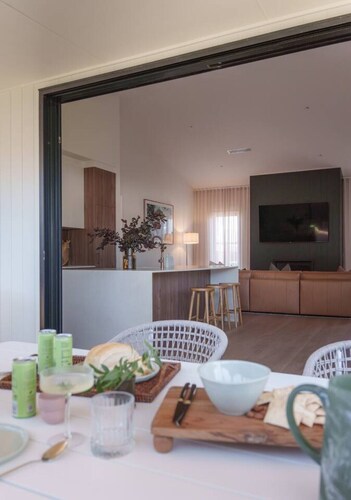 Tide ~ 3 King rooms~Steps to the Sea~Gas fireplace