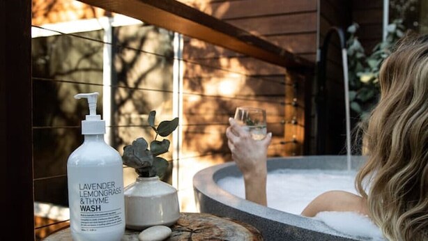 Outdoor spa tub - Kestrels Nest - a luxurious couples retreat (Aldinga Beach)