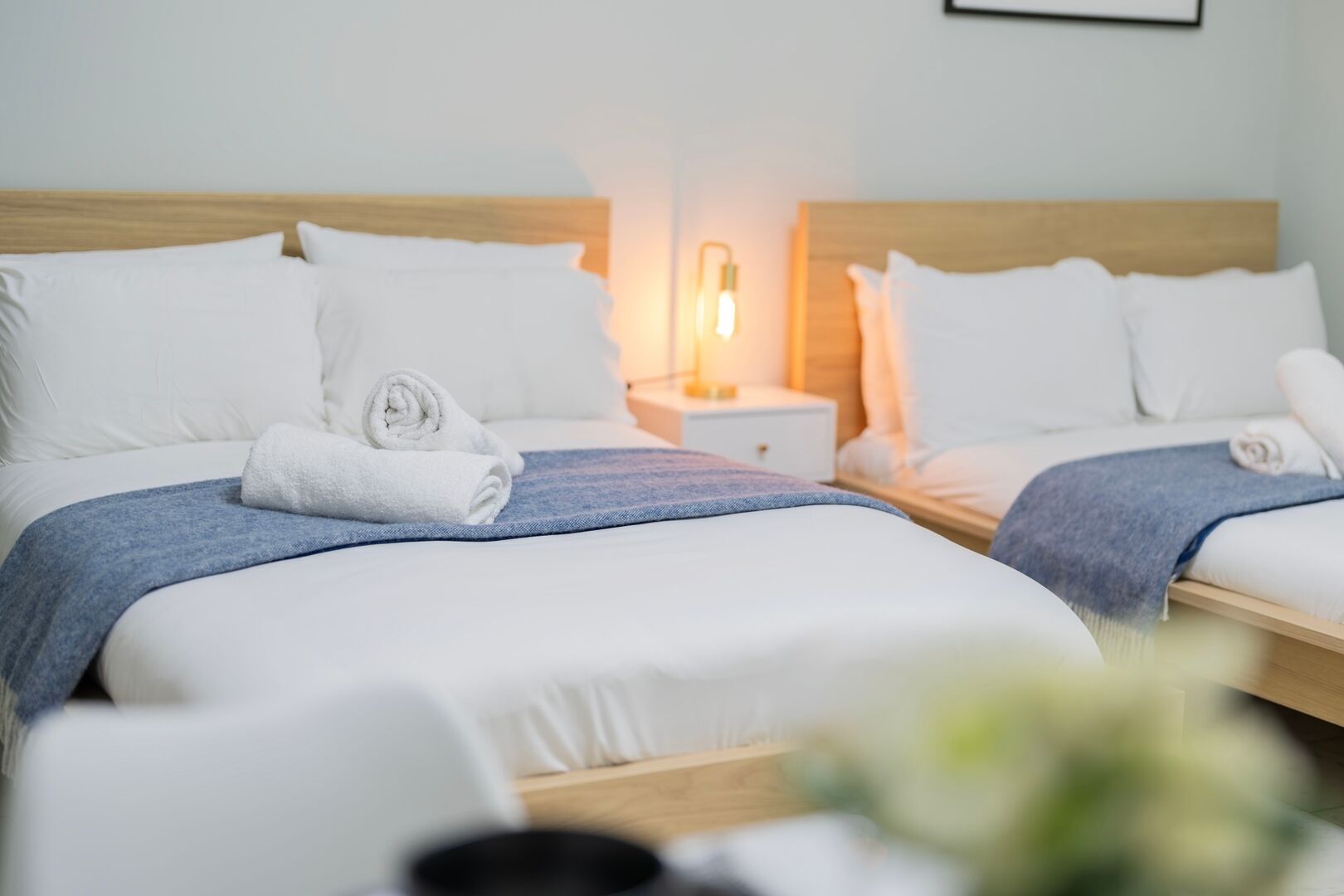 Een strijkplank/strijkijzer, gratis wifi, beddengoed