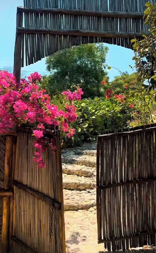 Beautiful private cabana with Jacuzzi, just one minute from the beach.