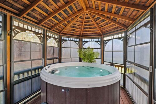 NEW All-Star Retreat 5 Min to Cooperstown w/ Hot Tub, Pool, Arcade, 2 Game Rooms