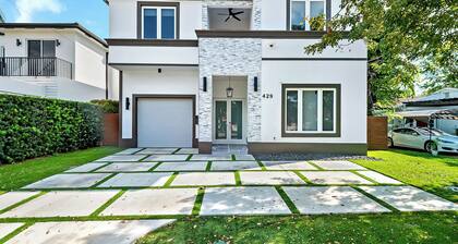 Perfectly located 5-bedroom home and pool in vibrant Miami