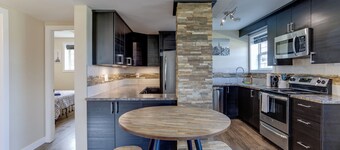 2 BDRM BSMT Suite w/Ensuite Laundry + Free Parking
