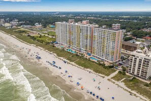 Sun-loungers, beach towels - Baywatch 1734: Family fun pools & lazy rivers (North Myrtle Beach)