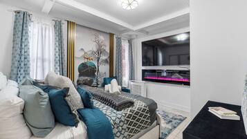 3 間睡房、房內夾萬、熨斗/熨衫板、可攜式嬰兒床