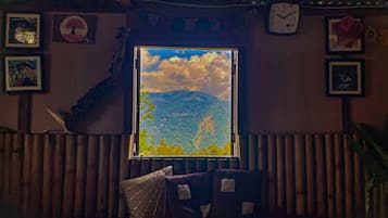 Deluxe-mökki, oma kylpyhuone, vuoristonäköala | Sisätilat