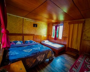 Escritorio y espacio para trabajar con laptop 