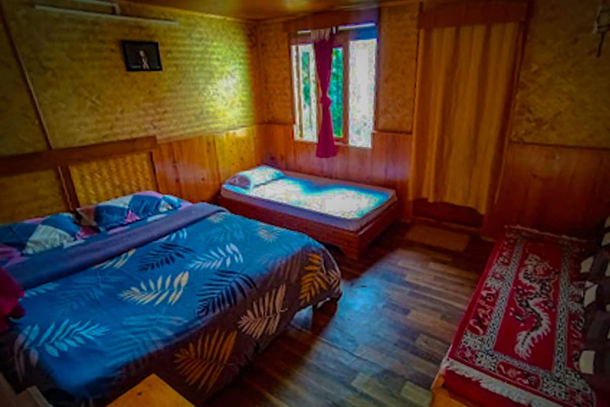 Traditional Cottage, Private Bathroom, Mountain View | Desk, laptop workspace