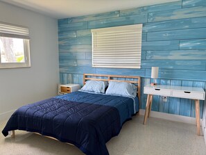 2 bedrooms, iron/ironing board, bed sheets - Charming 2 BR, 2 BA Home in Englewood – Just 2.5 Miles from the Beach! (Englewood)